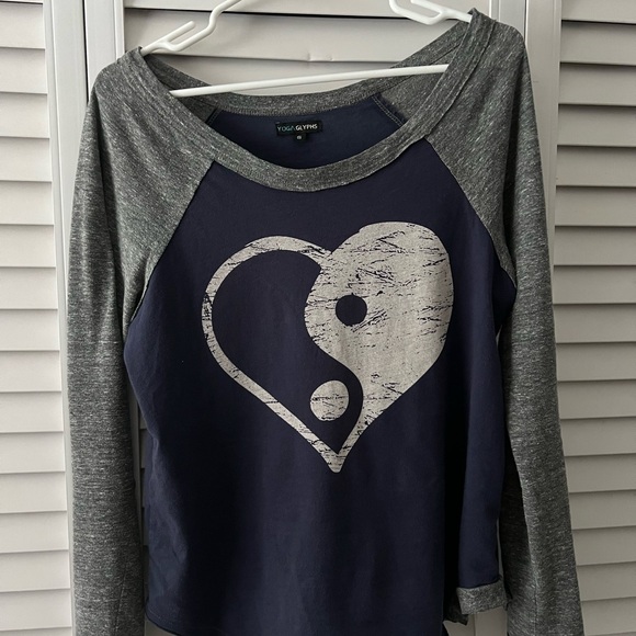 Yin/Yang Heart Off The Shoulder Top:Size Small - Picture 2 of 4